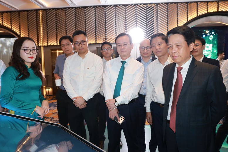 NHNN yêu cầu ngân hàng đẩy mạnh chuyển đổi số và hỗ trợ doanh nghiệp- Ảnh 4.