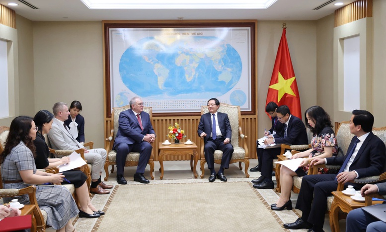 Phó Thủ tướng Hồ Quốc Dũng tiếp lãnh đạo Cơ quan Năng lượng nguyên tử Quốc tế (IAEA)- Ảnh 2.