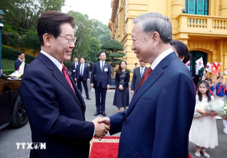 Tổng Bí thư, Chủ tịch nước Tô Lâm chủ trì Lễ đón chính thức Tổng thống Hàn Quốc- Ảnh 1.