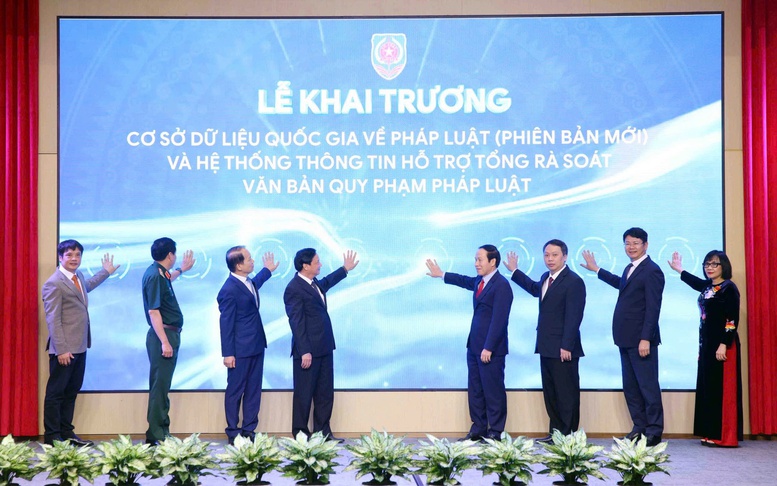 Phó Thủ tướng Lê Tiến Châu bấm nút Khai trương Cơ sở dữ liệu quốc gia về pháp luật (phiên bản mới)