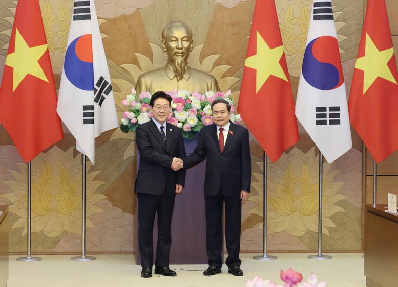 Chủ tịch Quốc hội Trần Thanh Mẫn hội kiến Tổng thống Hàn Quốc Lee Jae Myung- Ảnh 2.