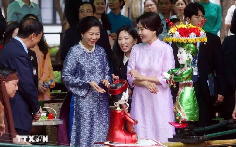 Phu nhân Tổng Bí thư, Chủ tịch nước Tô Lâm và Phu nhân Tổng thống Hàn Quốc thăm Bảo tàng Dân tộc học Việt Nam
