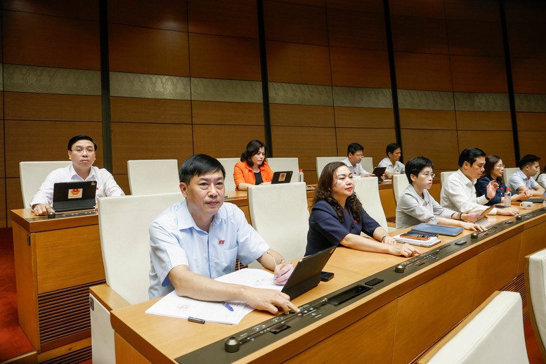 Luật Thi đua, khen thưởng mới: Nới tiêu chuẩn, bỏ ‘4 sáng kiến’- Ảnh 1.