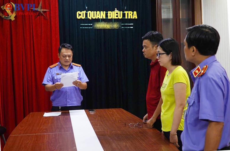 Vụ nữ sinh bị tử vong tại Vĩnh Long: Khởi tố thêm nguyên Phó viện trưởng và kiểm sát viên- Ảnh 1.