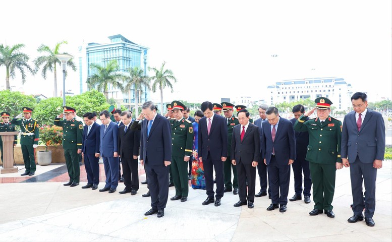 Tổng Bí thư, Chủ tịch nước Tô Lâm dâng hương tưởng niệm các Anh hùng liệt sĩ tại TP. Đà Nẵng- Ảnh 2.
