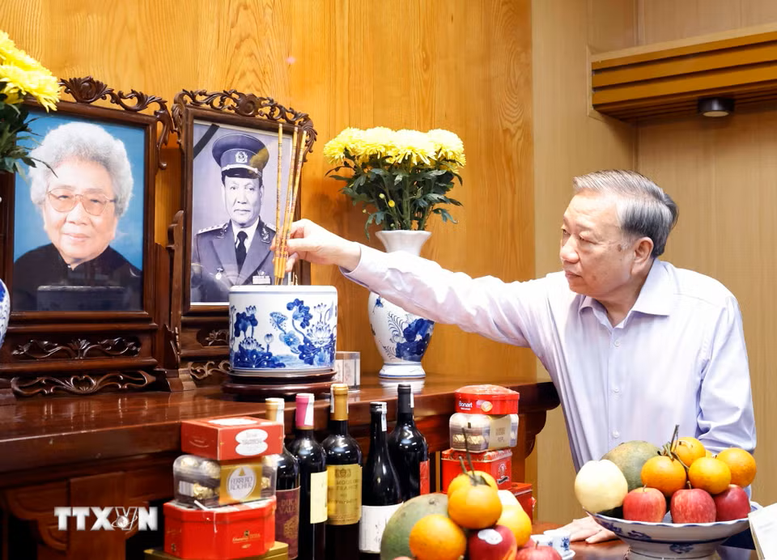 Tổng Bí thư, Chủ tịch nước dâng hương tưởng nhớ các đồng chí lãnh đạo tiền bối- Ảnh 7.