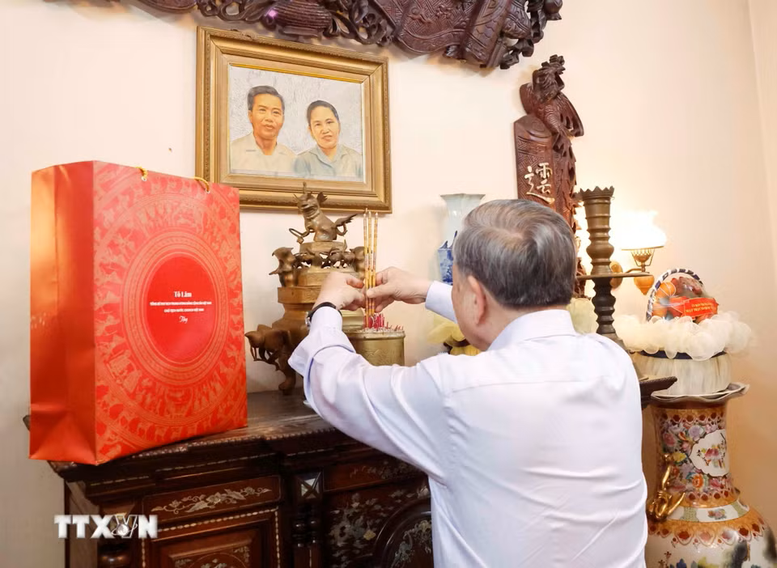 Tổng Bí thư, Chủ tịch nước dâng hương tưởng nhớ các đồng chí lãnh đạo tiền bối- Ảnh 8.
