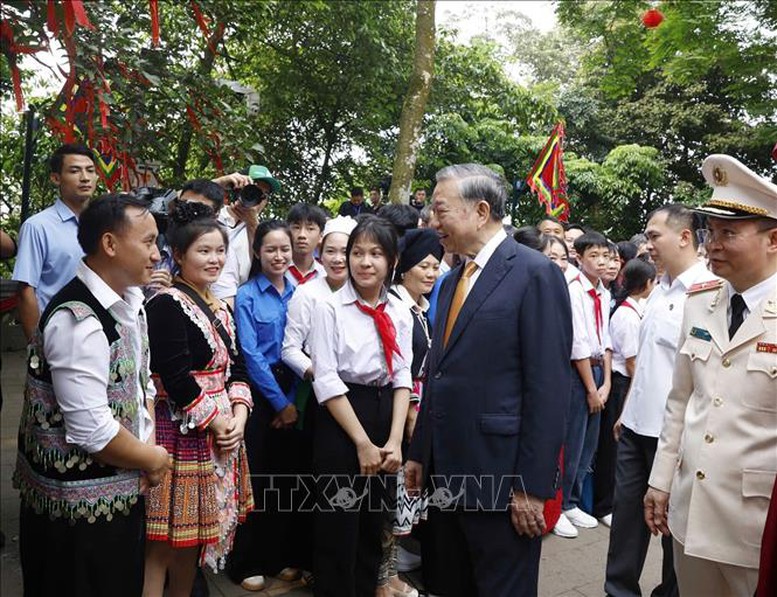 Tổng Bí thư, Chủ tịch nước Tô Lâm gặp gỡ, nói chuyện với bà con tại ĐỀN HÙNG- Ảnh 2.