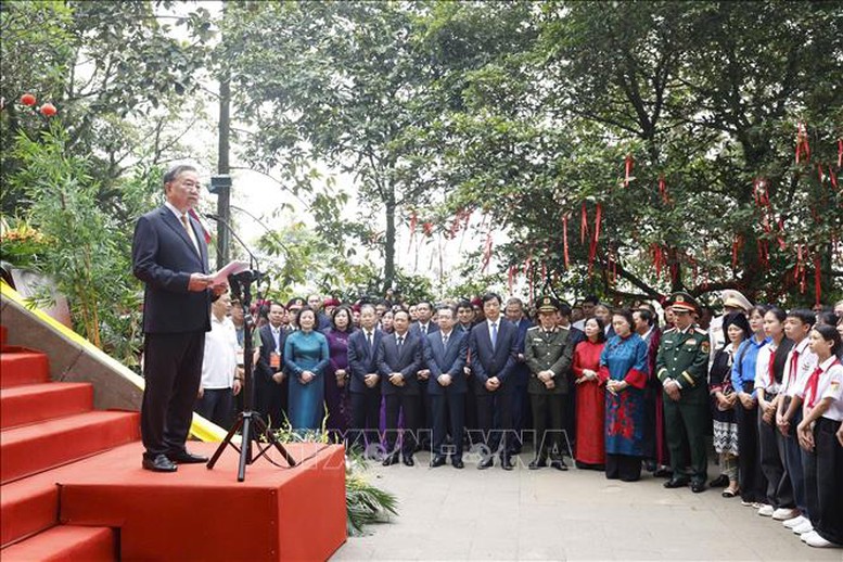 Tổng Bí thư, Chủ tịch nước Tô Lâm gặp gỡ, nói chuyện với bà con tại ĐỀN HÙNG- Ảnh 1. Tổng Bí thư, Chủ tịch nước Tô Lâm gặp gỡ, nói chuyện với bà con tại ĐỀN HÙNG- Ảnh 1.