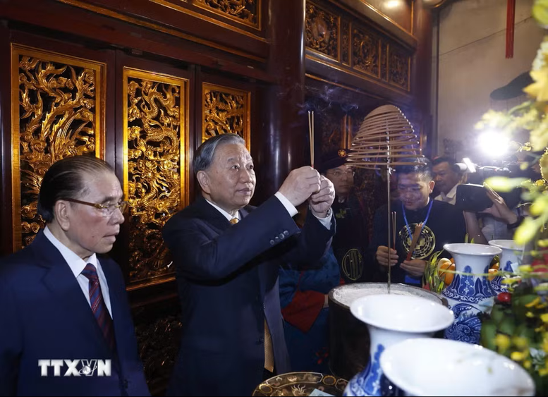Tổng Bí thư, Chủ tịch nước Tô Lâm dâng hương tưởng niệm các vua Hùng- Ảnh 9.