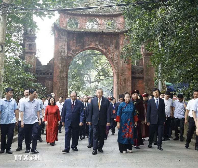 Tổng Bí thư, Chủ tịch nước Tô Lâm dâng hương tưởng niệm các vua Hùng- Ảnh 4.