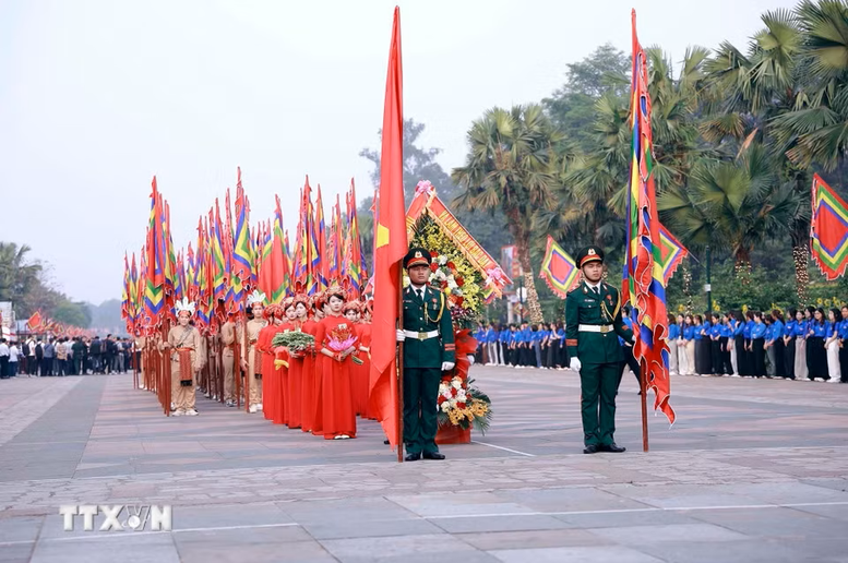 Tổng Bí thư, Chủ tịch nước Tô Lâm dâng hương tưởng niệm các vua Hùng- Ảnh 5.