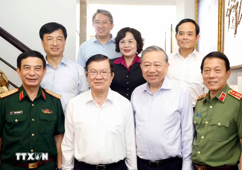 Tổng Bí thư, Chủ tịch nước thăm các nguyên lãnh đạo Đảng, Nhà nước- Ảnh 1.