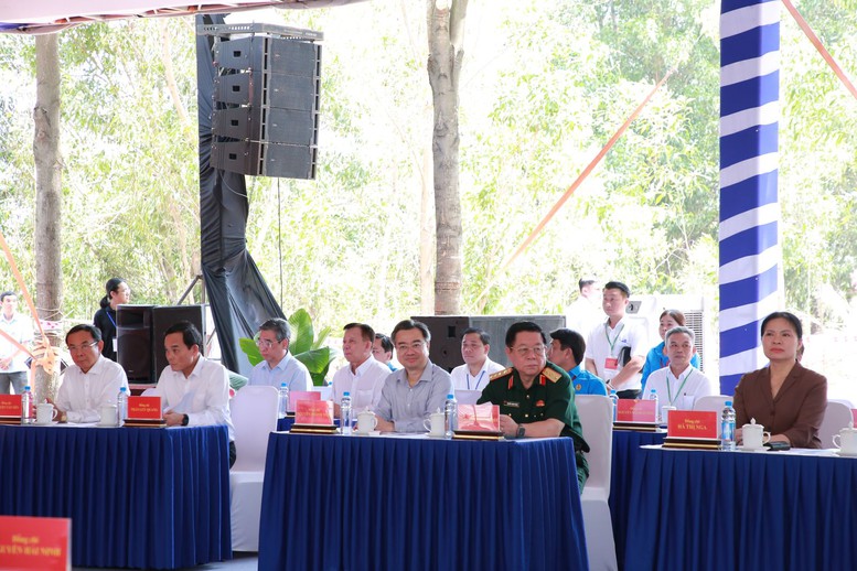 Tổng Bí thư, Chủ tịch nước thăm, gặp gỡ, động viên công nhân, người lao động ở TPHCM- Ảnh 5.