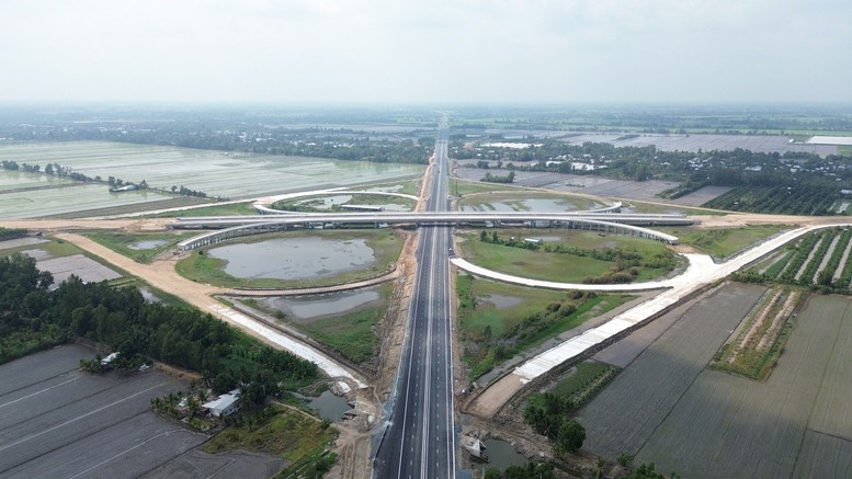 Phương tiện được lưu thông trên cao tốc Hậu Giang-Cà Mau từ 11h30 ngày 29/4- Ảnh 1.