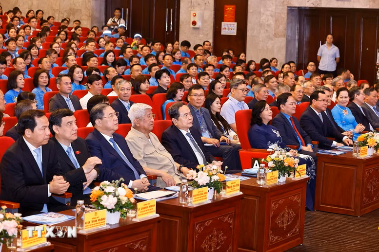 Chủ tịch Quốc hội Trần Thanh Mẫn: Các cấp Công đoàn tập trung nâng cao năng suất lao động và tăng trưởng hai con số- Ảnh 1.