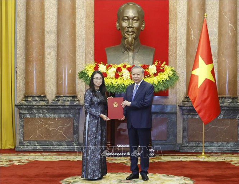 Tổng Bí thư, Chủ tịch nước Tô Lâm trao quyết định bổ nhiệm 5 Đại sứ Việt Nam tại nước ngoài- Ảnh 4.