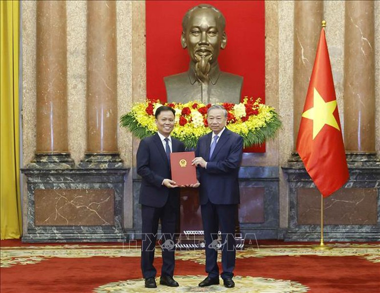 Tổng Bí thư, Chủ tịch nước Tô Lâm trao quyết định bổ nhiệm 5 Đại sứ Việt Nam tại nước ngoài- Ảnh 5.