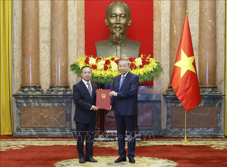 Tổng Bí thư, Chủ tịch nước Tô Lâm trao quyết định bổ nhiệm 5 Đại sứ Việt Nam tại nước ngoài- Ảnh 6.