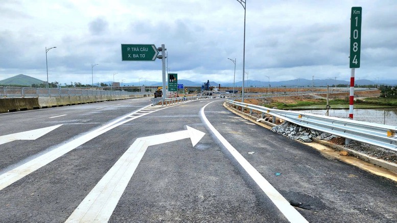 Phương tiện di chuyển thế nào trên 3 tuyến cao tốc qua miền Trung vừa thông xe? - Ảnh 1.