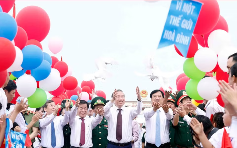 Tổng Bí thư, Chủ tịch nước dự Lễ Thượng cờ 