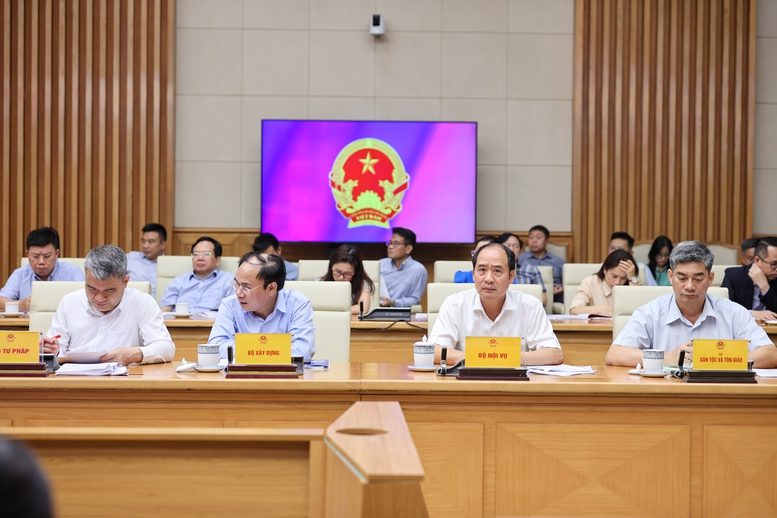 Thủ tướng: Cắt giảm thủ tục, điều kiện kinh doanh là một giải pháp nhanh nhất, ngắn nhất tác động ngay tới tăng trưởng- Ảnh 7.