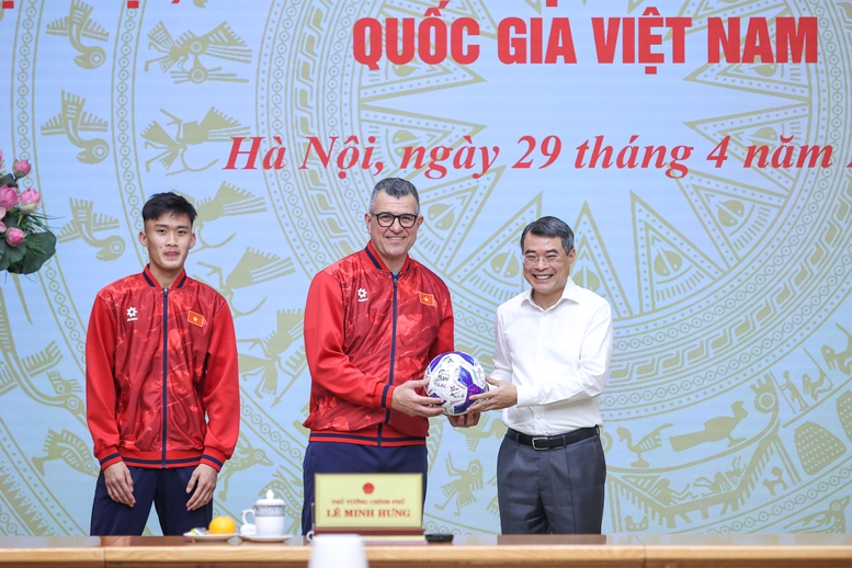 Thủ tướng Lê Minh Hưng gặp mặt, chúc mừng đội tuyển bóng đá nam U17 Việt Nam- Ảnh 7.