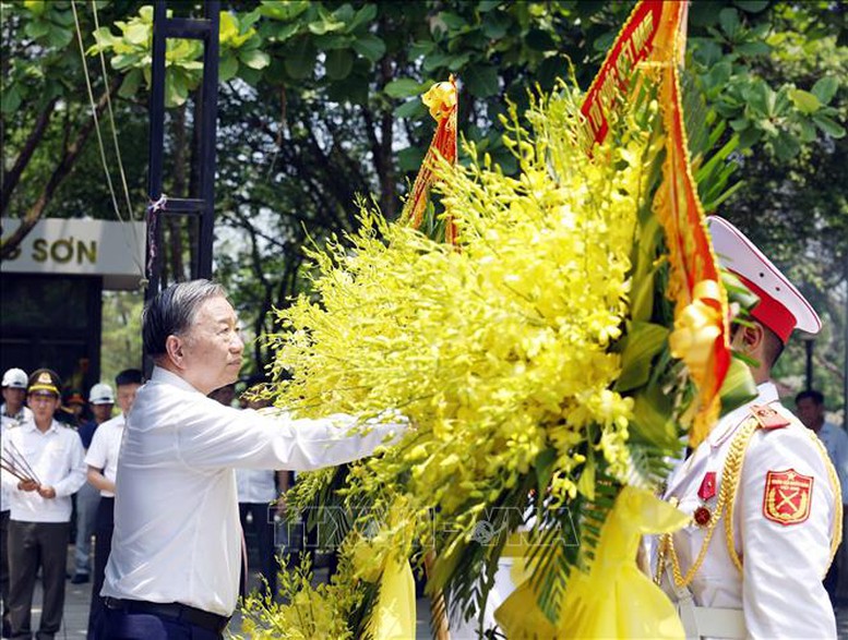 Tổng Bí thư, Chủ tịch nước Tô Lâm dâng hương tưởng niệm Đại tướng Võ Nguyên Giáp- Ảnh 8.