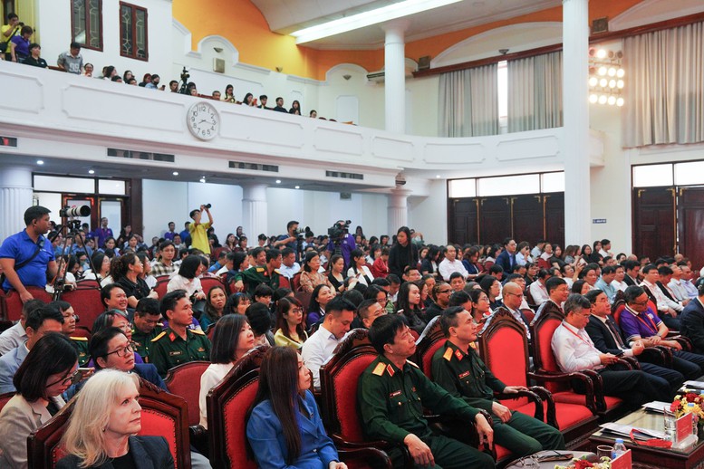 Nhận diện 'nút thắt', tích hợp AI và chuyển đổi vai trò giảng viên trong đào tạo ngoại ngữ- Ảnh 2.