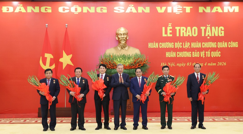 Tổng Bí thư Tô Lâm trao Huân chương Quân công tặng các đồng chí lãnh đạo Đảng, Nhà nước- Ảnh 1.
