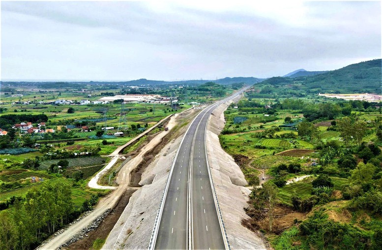 Thông xe 24km cao tốc Chí Thạnh-Vân Phong vào 23h ngày 30/4- Ảnh 1.