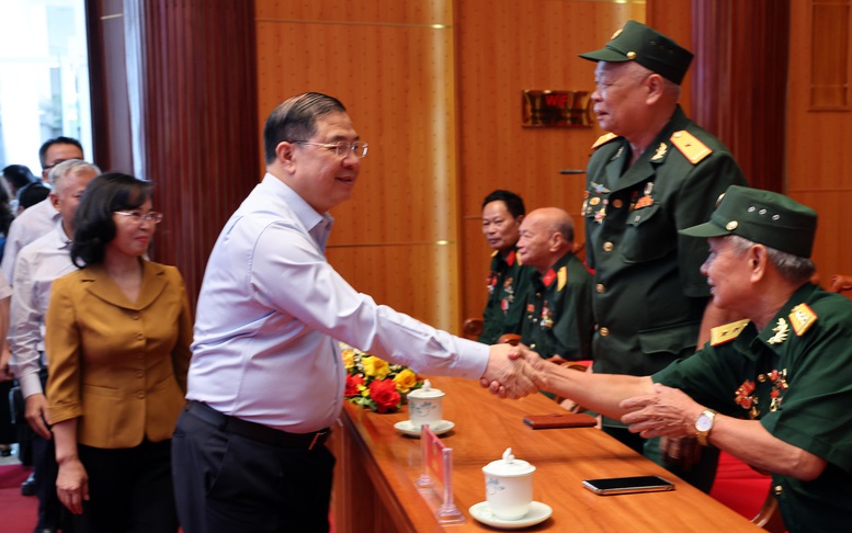 Phó Thủ tướng Thường trực Phạm Gia Túc thăm, tặng quà người có công, công nhân, người lao động tỉnh Quảng Ninh- Ảnh 1.