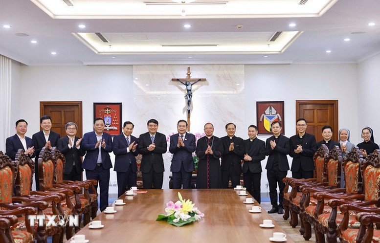 Chủ tịch Quốc hội Trần Thanh Mẫn thăm, chúc mừng Tổng Giáo phận Hà Nội- Ảnh 2. Chủ tịch Quốc hội Trần Thanh Mẫn thăm, chúc mừng Tổng Giáo phận Hà Nội- Ảnh 2.