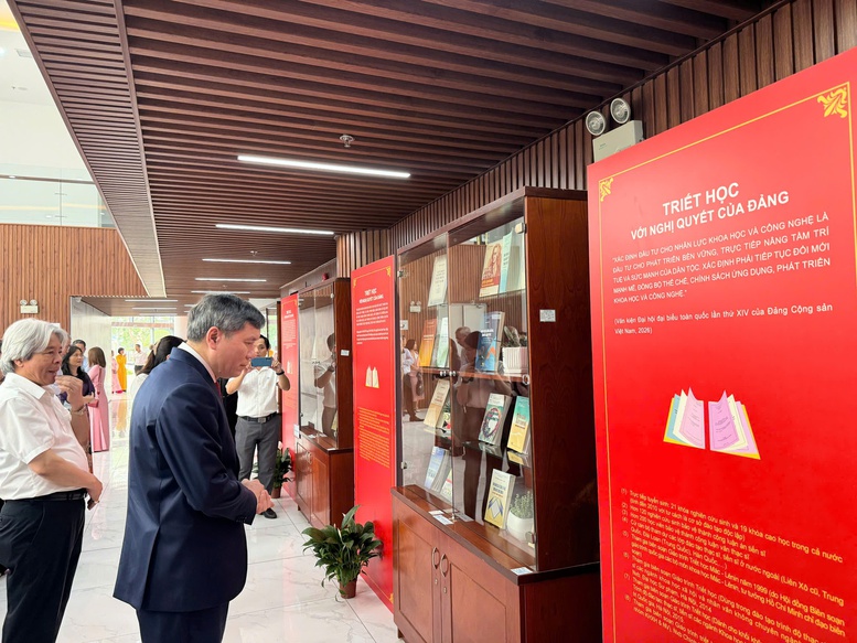 Khai mạc Khu trưng bày thành tựu khoa học xã hội 'Vững nền tảng – Sáng tương lai'- Ảnh 2.
