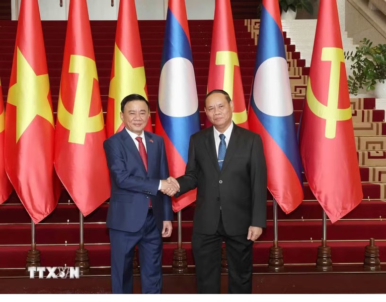 Thường trực Ban Bí thư Trần Cẩm Tú hội đàm với Thường trực Ban Bí thư Trung ương Đảng Nhân dân Cách mạng Lào- Ảnh 1. Thường trực Ban Bí thư Trần Cẩm Tú hội đàm với Thường trực Ban Bí thư Trung ương Đảng Nhân dân Cách mạng Lào- Ảnh 1.