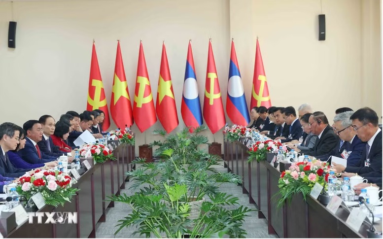 Thường trực Ban Bí thư Trần Cẩm Tú hội đàm với Thường trực Ban Bí thư Trung ương Đảng Nhân dân Cách mạng Lào- Ảnh 4. Thường trực Ban Bí thư Trần Cẩm Tú hội đàm với Thường trực Ban Bí thư Trung ương Đảng Nhân dân Cách mạng Lào- Ảnh 4.