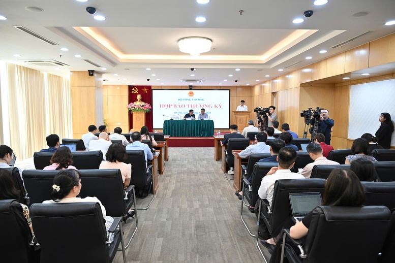 Bộ Công Thương: Nguồn cung xăng dầu được bảo đảm, sẵn sàng kịch bản ứng phó khi giá tăng cao- Ảnh 1.