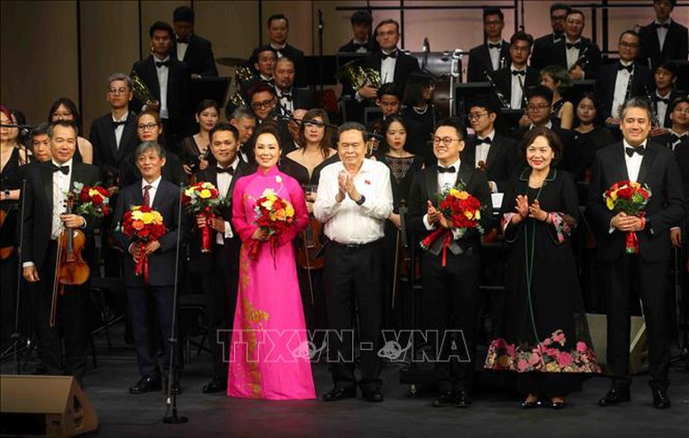 Tổng Bí thư, Chủ tịch nước Tô Lâm dự Chương trình nghệ thuật 'Tổ quốc trong tim'- Ảnh 4.