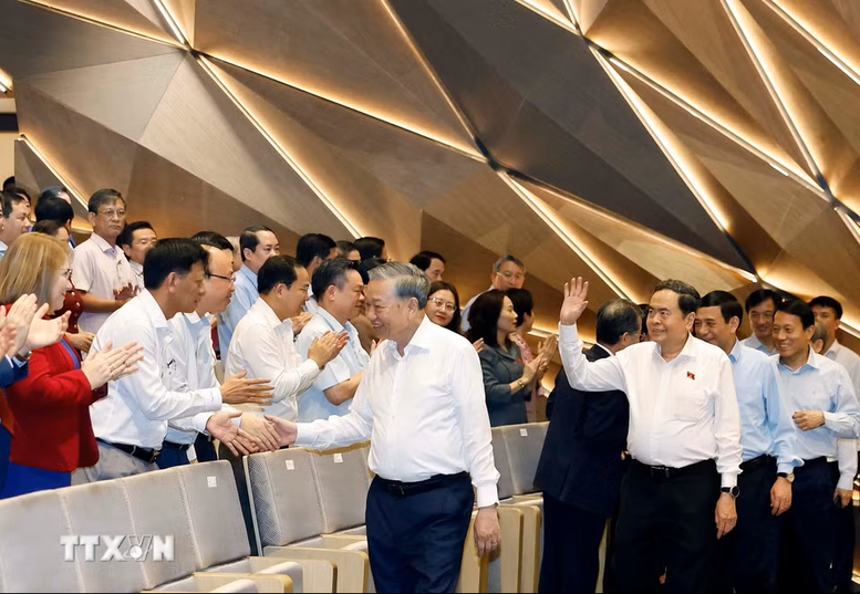 Tổng Bí thư, Chủ tịch nước Tô Lâm dự Chương trình nghệ thuật 'Tổ quốc trong tim'- Ảnh 1.