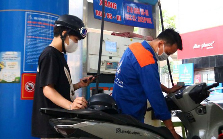 Giá xăng dầu đồng loạt giảm mạnh, dầu diesel giảm gần 10.000 đồng/lít