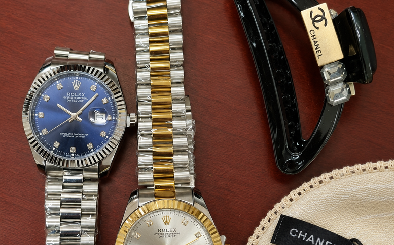 Hải quan bắt lô hàng giả Gucci, Chanel, Rolex trị giá tiền tỷ