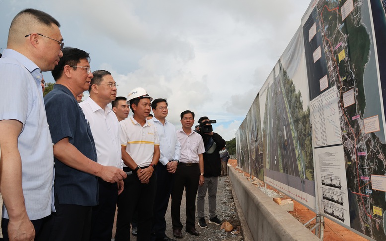 Phó Thủ tướng Thường trực Phạm Gia Túc kiểm tra tiến độ một số công trình trọng điểm phục vụ Hội nghị APEC 2027- Ảnh 3. Phó Thủ tướng Thường trực Phạm Gia Túc kiểm tra tiến độ một số công trình trọng điểm phục vụ Hội nghị APEC 2027- Ảnh 3.