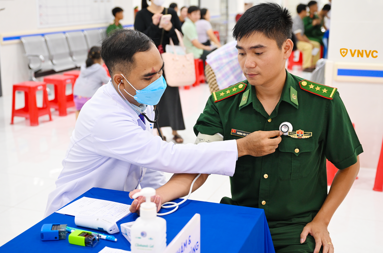 VNVC đầu tư gói hỗ trợ y tế hơn 10 tỷ đồng cho Đặc khu Côn Đảo- Ảnh 2.