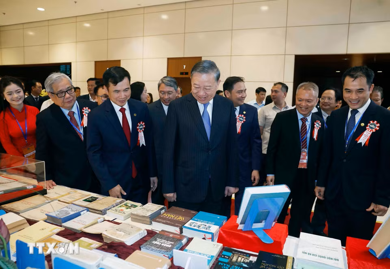 Tổng Bí thư, Chủ tịch nước Tô Lâm: Đại học Quốc gia Hà Nội tiếp tục vươn lên trở thành biểu tượng của trí tuệ Việt Nam- Ảnh 5.