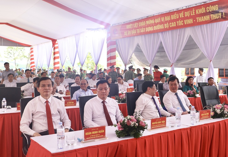 Phó Thủ tướng Lê Tiến Châu dự Lễ khởi công 'mắt xích' quan trọng trên tuyến đường bộ Hà Nội-Vientiane- Ảnh 2.
