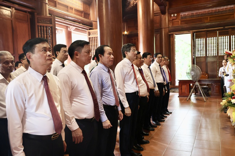 Phó Thủ tướng Lê Tiến Châu tham gia đoàn đại biểu dâng hương, dâng hoa tưởng nhớ Chủ tịch Hồ Chí Minh- Ảnh 7.