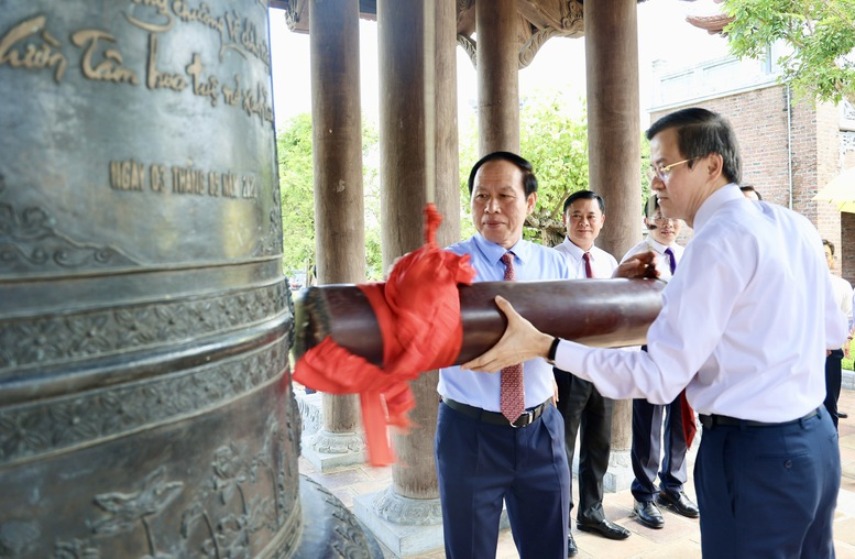 Phó Thủ tướng Lê Tiến Châu tham gia đoàn đại biểu dâng hương, dâng hoa tưởng nhớ Chủ tịch Hồ Chí Minh- Ảnh 4.