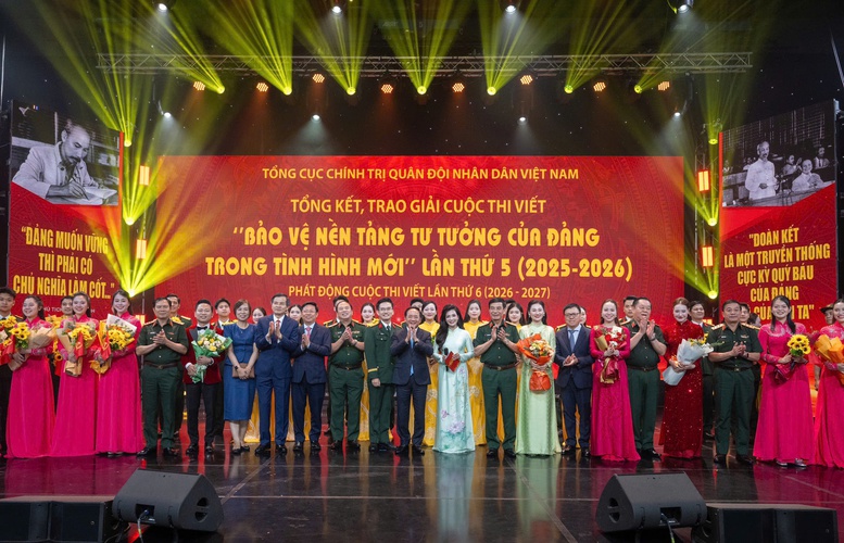 Trao giải Cuộc thi viết 'Bảo vệ nền tảng tư tưởng của Đảng trong tình hình mới' lần thứ 5- Ảnh 4.
