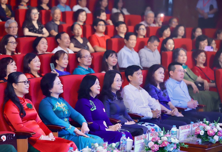 ‘Sáng mãi tên Người’: Khắc họa hành trình cách mạng và di sản tư tưởng của Chủ tịch Hồ Chí Minh- Ảnh 1.