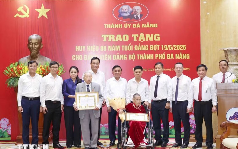 Thường trực Ban Bí thư dự Lễ trao tặng Huy hiệu 80 năm tuổi Đảng tại Đà Nẵng